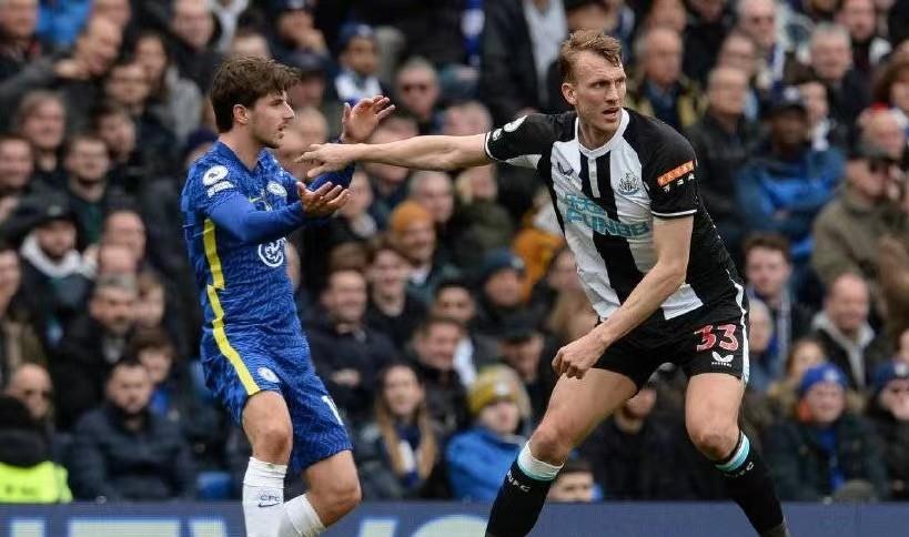  纽卡斯尔联冬窗强援发威，伊萨克梅开二度轻取伯恩利三分