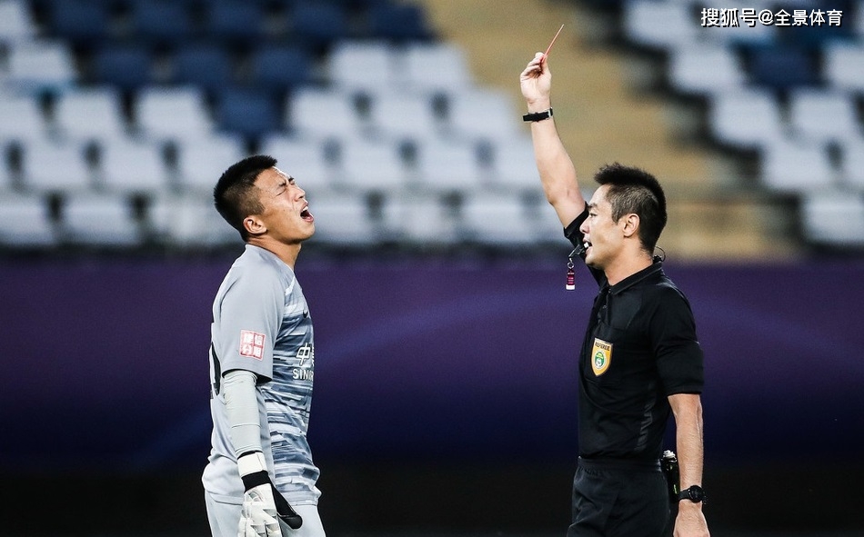 江南体育官网- 科隆绝杀遭VAR取消，主帅抗议裁判染黄